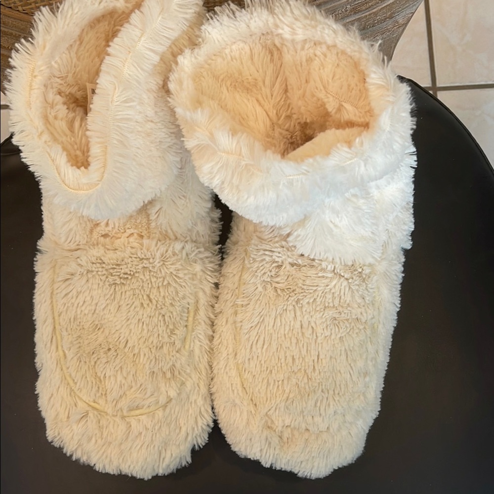 Cozy Cream Fuzzy Warming Slippers